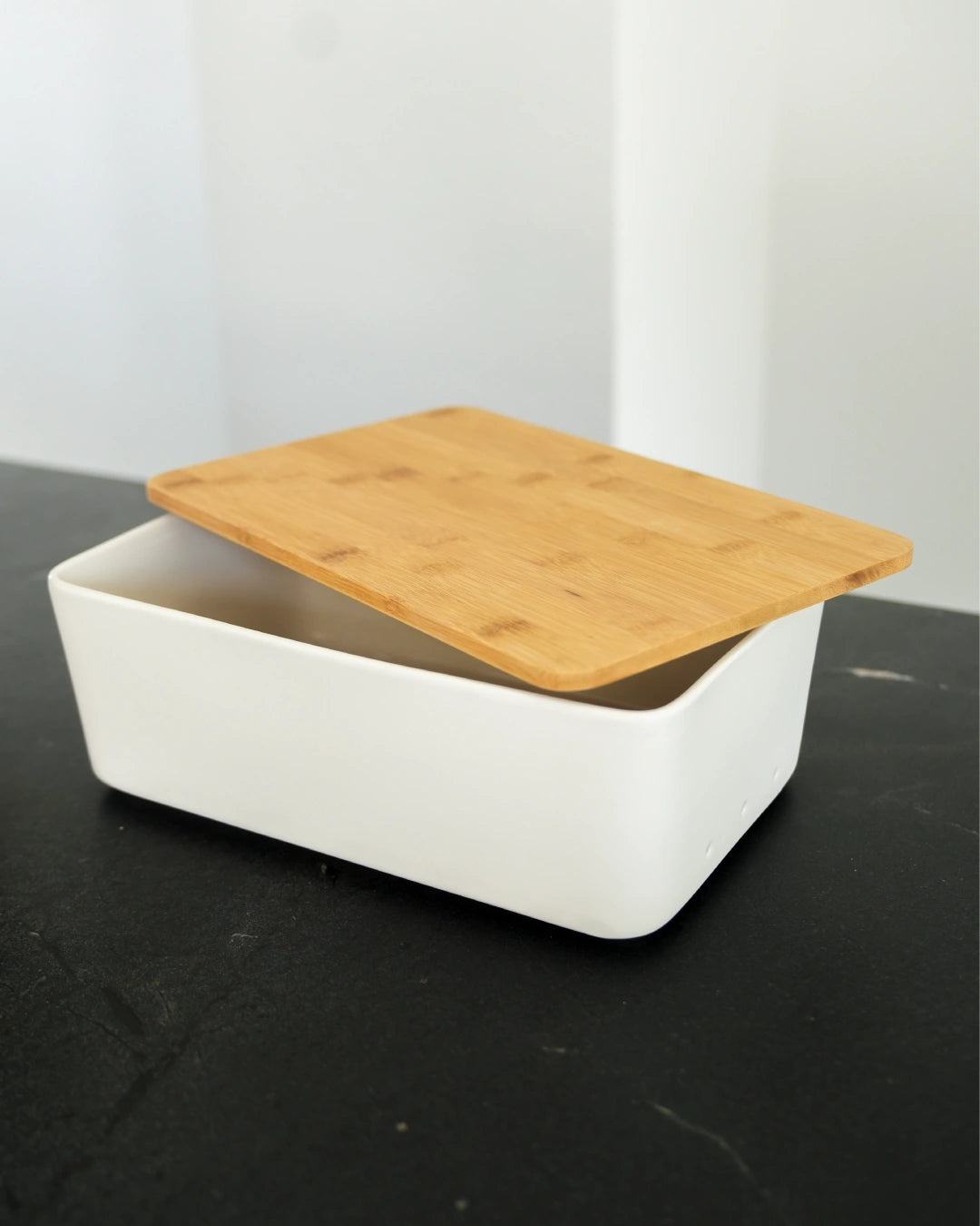 Panera de cerámica con tapa de bambú